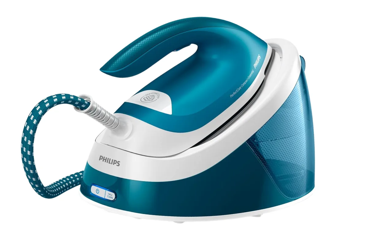 مكواة بخار فيليبس بيرفكت كير كومباكت – تصميم أزرق وأبيض، خزان مياه كبير، بخار قوي وتقنية تسخين سريع مثالية للاستخدام المكثف والعائلي.